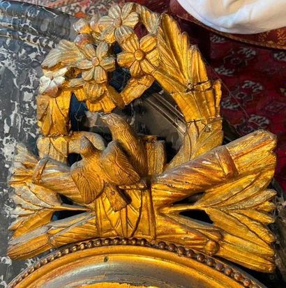 Oval mirror decorated with birds, quivers...