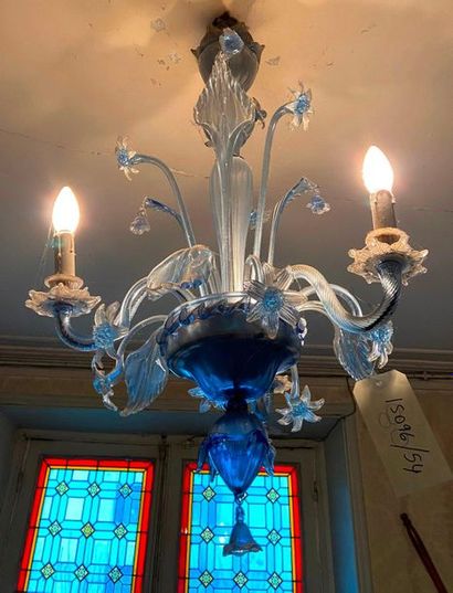 Lustre en verre bleu de Venise

Style Murano

H...