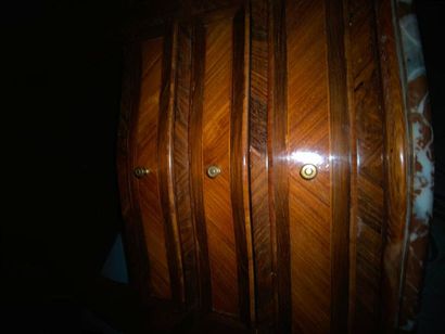 Table chiffonnière en bois et placage de...