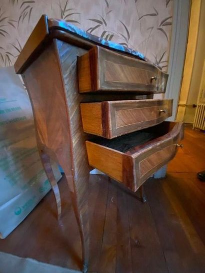 Table chiffonnière en bois et placage de...