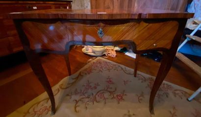 Coiffeuse en bois et placage de bois ouvrant...