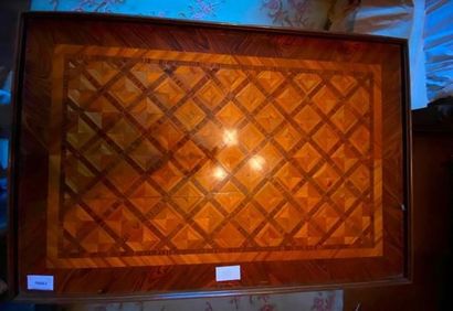 Table travailleuse en bois et placage ouvrant...
