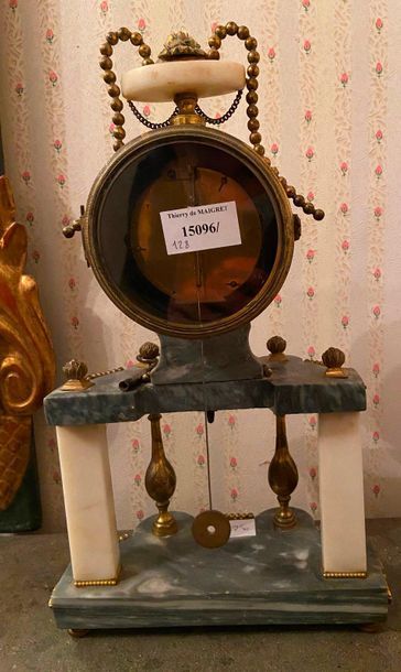 Pendule portique

Style Louis XVI, vers 1800

H:...