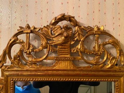 Miroir à fronton vers 1800

110 x 67 cm 

(vendu...