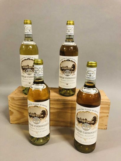 4 bouteilles Château CARBONNIEUX, Pessac-Léognan...