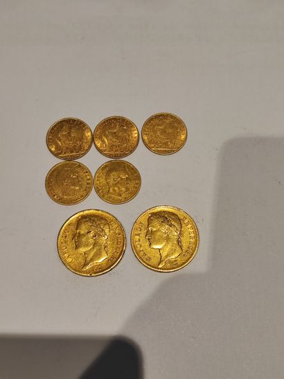 Lot de 7 pièces en or comprenant :
5 pièces...