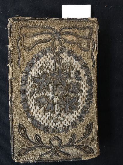 [RELIURE BRODÉE de FILS d'ARGENT]. Sacre...