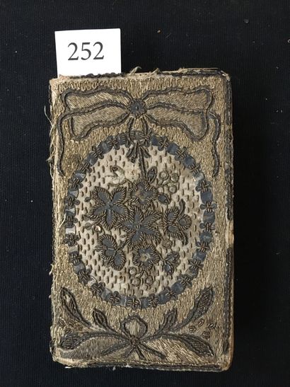 [RELIURE BRODÉE de FILS d'ARGENT]. Sacre...
