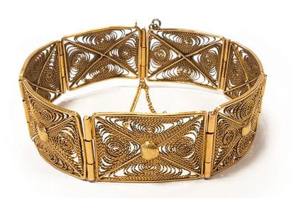 Articulated bracelet in gold 750 thousandths,
composed...