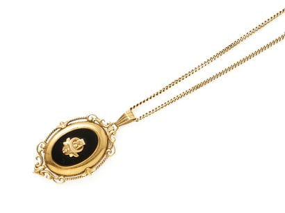 Pendant photo holder in gold 750 thousandths,
applied...