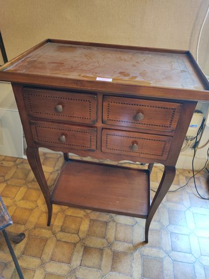 Lot de petits mobiliers comprenant un fauteuil...
