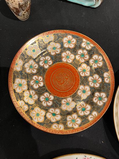 Lot of porcelain in the taste of China and...