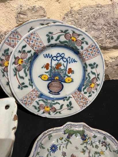 Mannette of modern earthenware including...