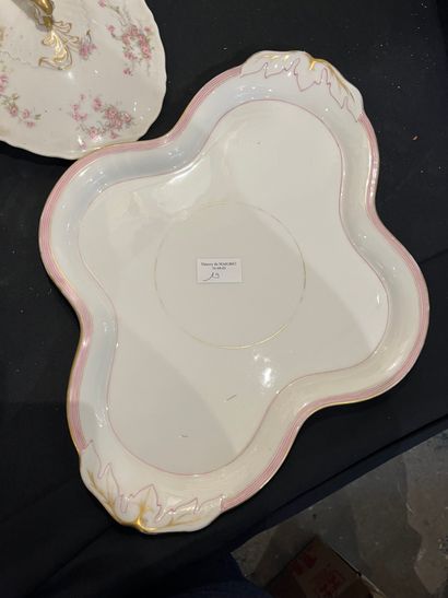 Porcelain manette including elements of a...