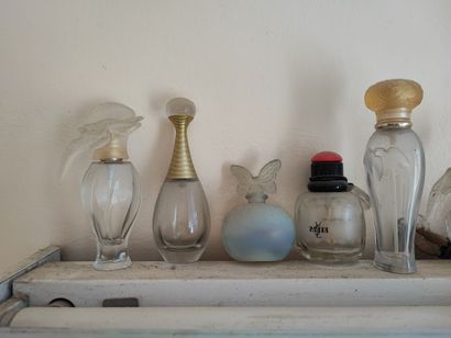 Lot de flacons de parfums dont Nina Ricci....