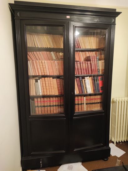 Cabinet in blackened wood including : pedestal...