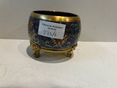 China, set including a spittoon and a tripod...
