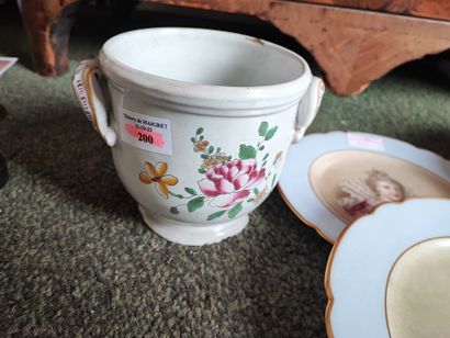 Lot en porcelaine et faïence comprenant :...