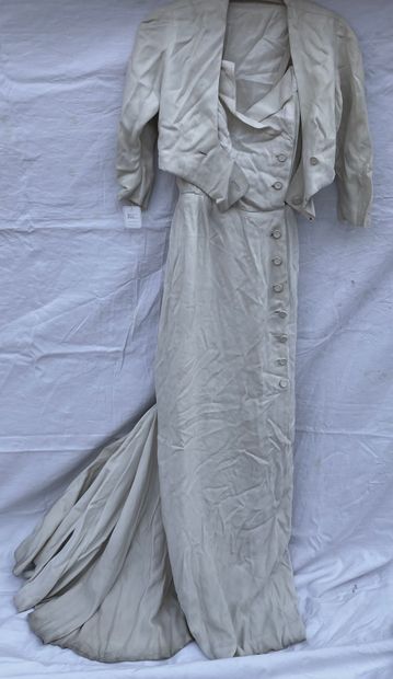 N Set of 3 long strapless dresses:
one in...