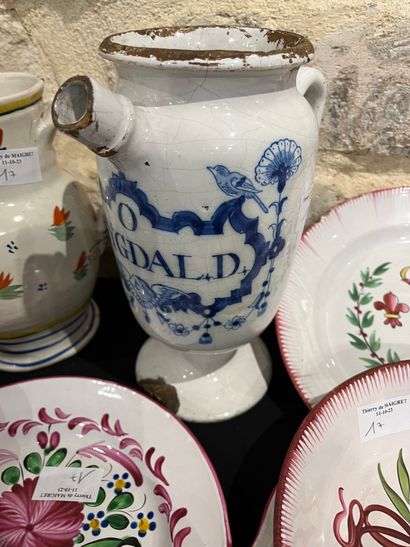 Mannette of ancient and modern earthenware...