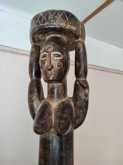 Statue Atie (Côte d'Ivoire). 
Femme assise
Statuette...