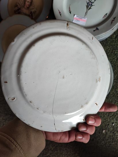 Lot en porcelaine et faïence comprenant :...