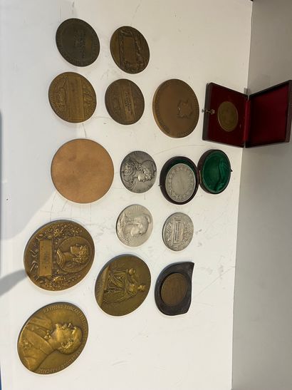 Lot de 3 médailles en bronze de Présidents...
