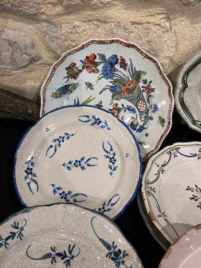 Mannette of modern earthenware including...
