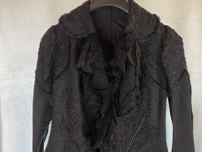 19-Long-sleeved black silk jacket, richly...