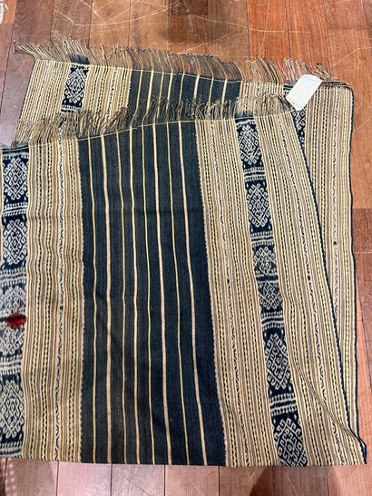 Lot d'environ 5 tapis dans le gout Kilim...