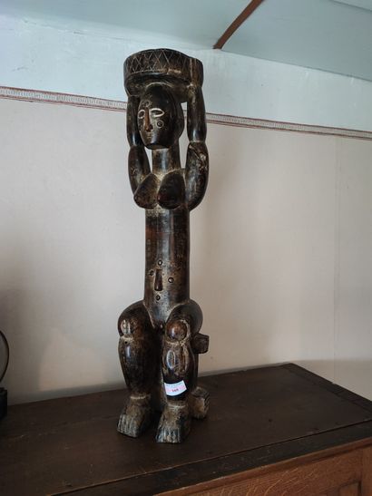 Statue Atie (Côte d'Ivoire). 
Femme assise
Statuette...