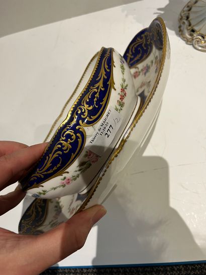 Dans le goût de Sèvres or modèle de Sèvres...