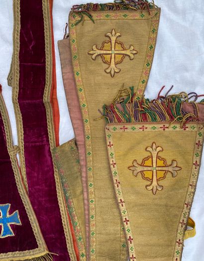 11 Lot of ecclesiastical vestments: chasuble...