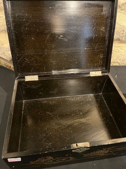 JAPAN
Lacquer box with a bridge crossing...