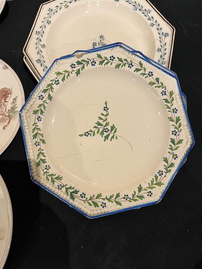 Ceramics lot including a series of plates...
