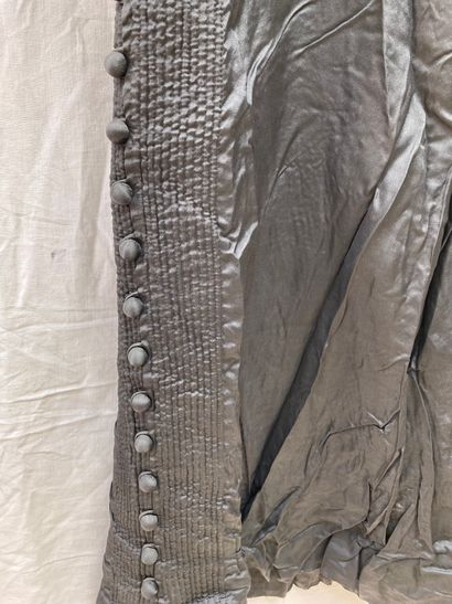 16- Lot including: 
-Cape with large collar,...