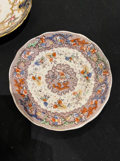 Lot of ceramic trinkets including a pair...