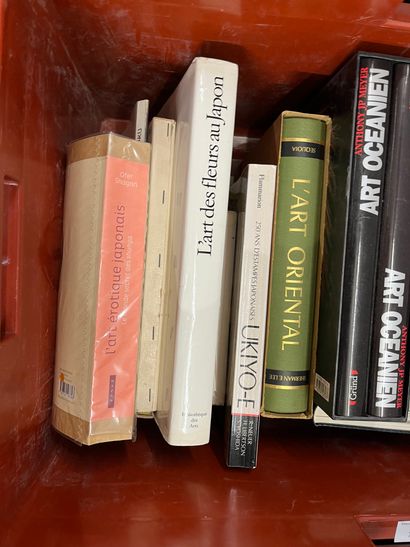 Deux caisses de volumes d'art dont Turner,...