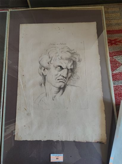 Lot de cinq encadrés représentant des visages...