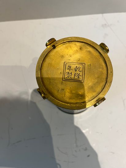 Cloisonné enamel brush pot in the Qianlong...