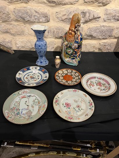 Lot of porcelain in the taste of China and...