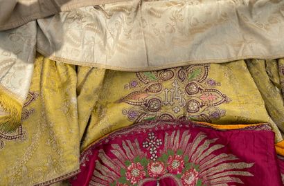 11 Lot of ecclesiastical vestments: chasuble...