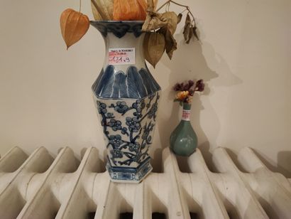 Ensemble de 8 potiches en bleu et blanc moderne....