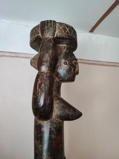 Statue Atie (Côte d'Ivoire). 
Femme assise
Statuette...