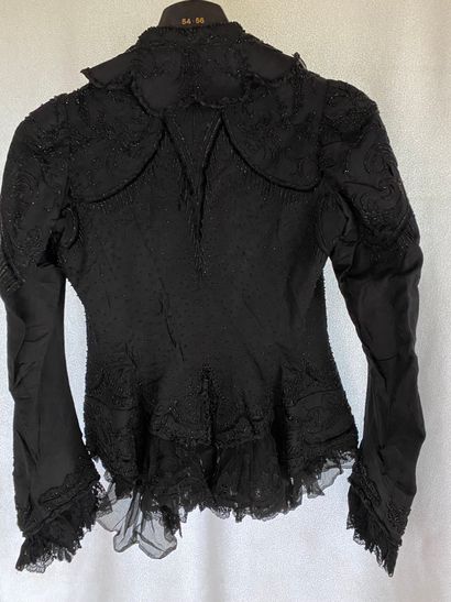 19-Long-sleeved black silk jacket, richly...