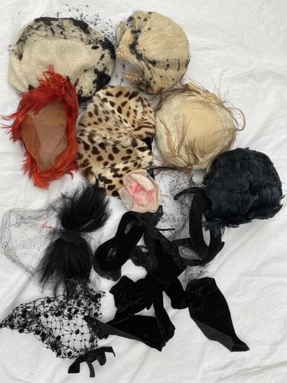 V Lot of bibis, voilettes, feathered, black...