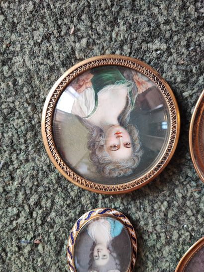 Lot de 4 miniatures Portraits. XVIIIe et...