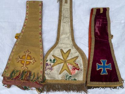 11 Lot of ecclesiastical vestments: chasuble...