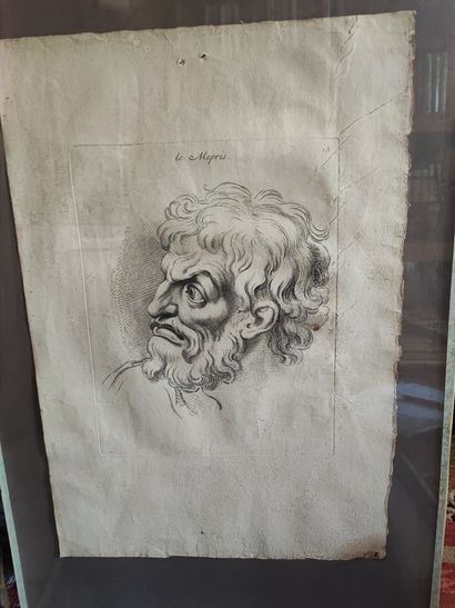 Lot de cinq encadrés représentant des visages...