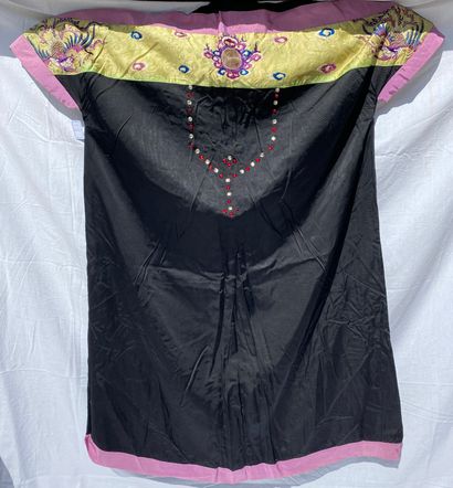 13 Set of 2 dresses: 
Long-sleeved blue velvet...